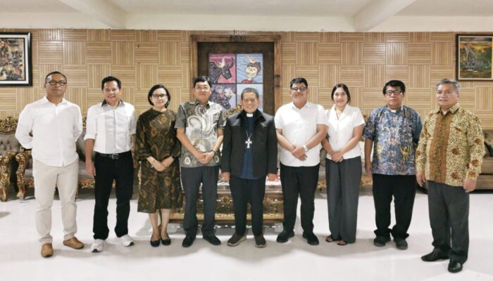 Bupati Toraja Utara Terima Kunjungan Uskup Agung Makassar, Soroti Persatuan, Budaya, dan Sengketa Tongkonan