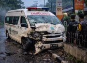 Ambulans Pembawa Jenazah Tujuan Toraja Kecelakaan di Enrekang, Satu Penumpang Luka