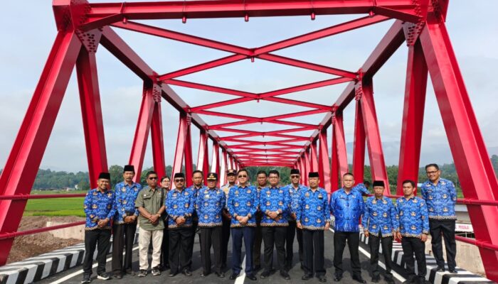 Bupati Frederik Victor Palimbong Resmikan Jembatan Ne’ Gandeng, Dorong Akses Ekonomi dan Wisata