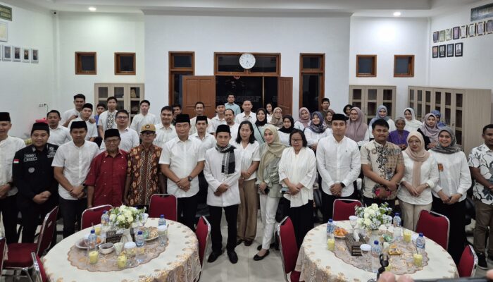 Kejari Tana Toraja Gelar Buka Puasa Bersama dan Bagi Takjil, Dirangkaikan HUT ke-37 Kasi Intel