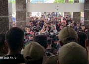 Aliansi Rakyat Tolak Geothermal Seruduk Kantor Bupati, Massa Desak Sikap Tegas Bupati Zadrak Tombeg