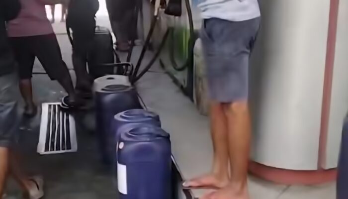 Polisi Klarifikasi Video Viral Antrean BBM di SPBU Kalosi, Jerigen Petani Berizin