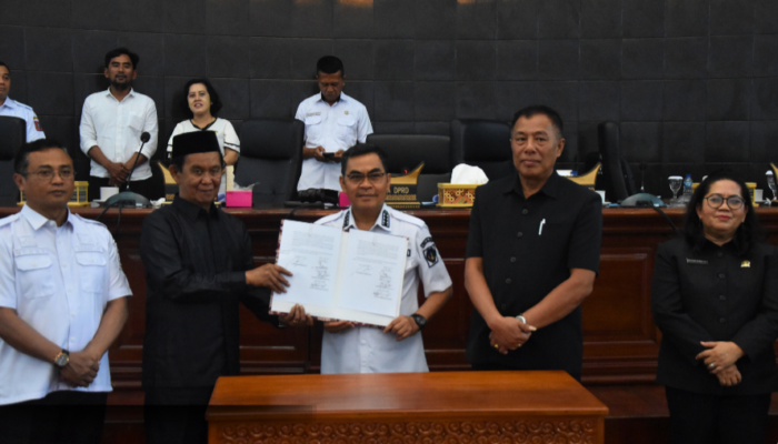Hadiri Paripurna DPRD, Bupati Zadrak Tombeg Terima Rekomendasi LKPJ Tahun 2025