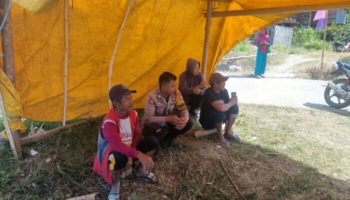 Bhabinkamtibmas Polsek Alla Sambangi Warga Desa Patongloan, Sampaikan Pesan Kamtibmas